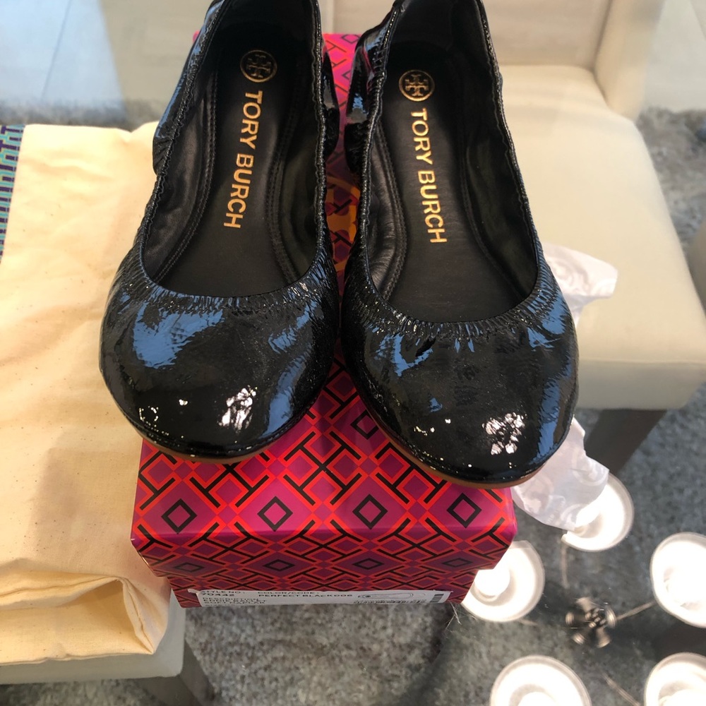 Tory Burch Black patent leather Flats. Size 7